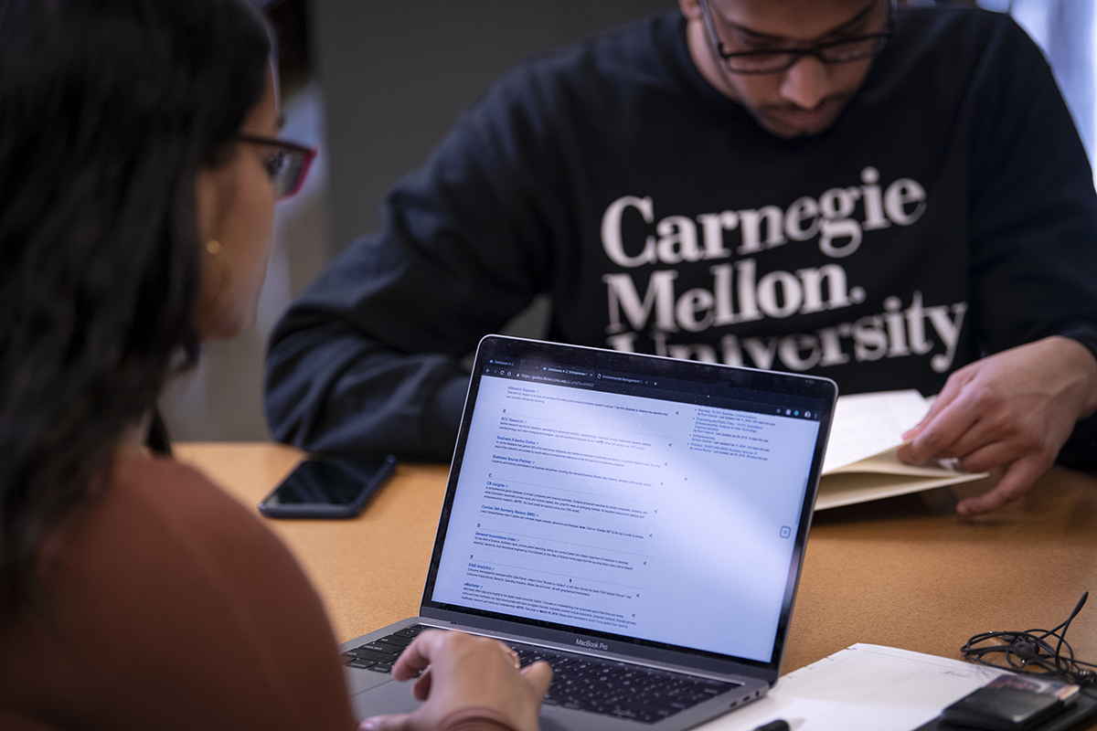  CMU students using laptop