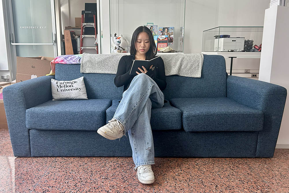 Amanda Qian in Hunt Library Gallery