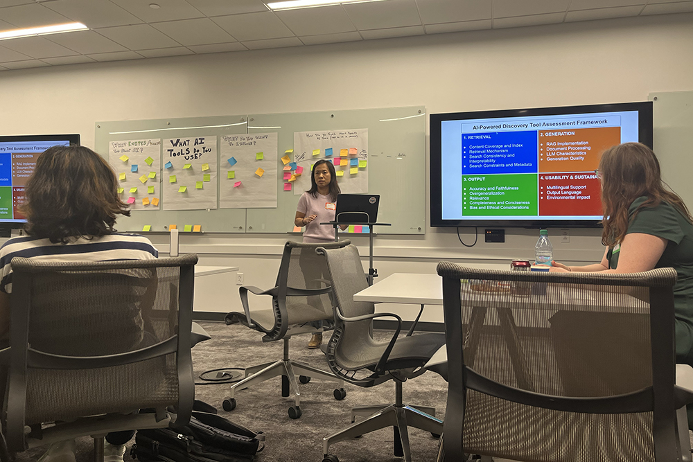 Huajin Wang presents to CMU Libraries faculty