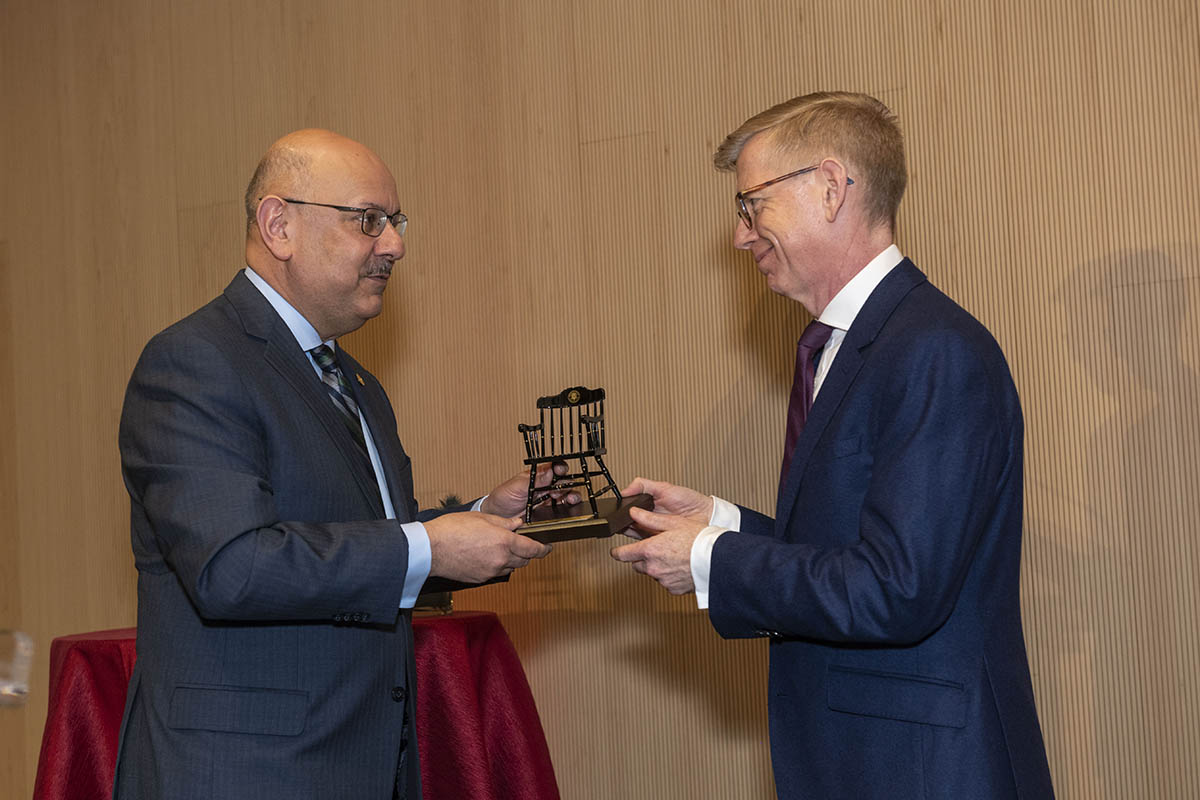 Carnegie Mellon President Farnam Jahanian presents Webster with a model chair at the April 6, 2022 installation.