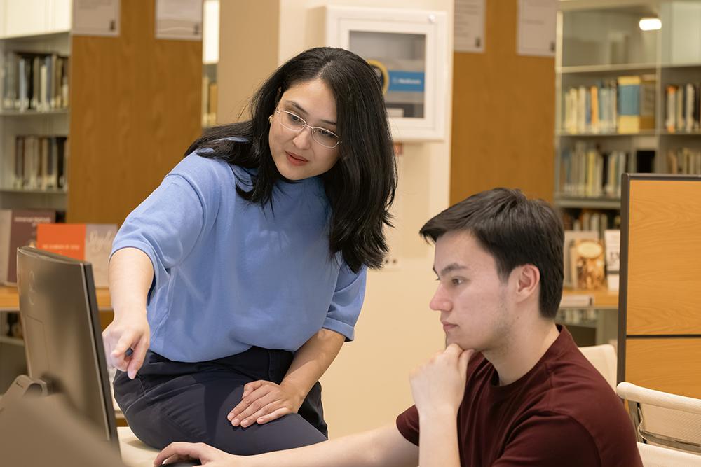 Qatar Library - student with faculty member