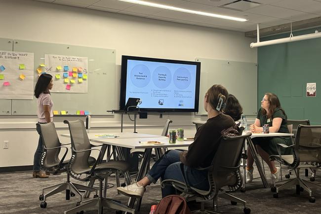 Huajin Wang presents to CMU Libraries faculty